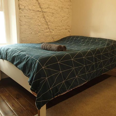 Mezzanine Studio Apartment Лондон Экстерьер фото