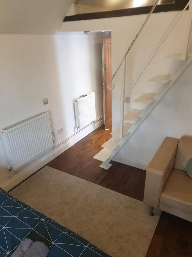Mezzanine Studio Apartment Лондон Экстерьер фото